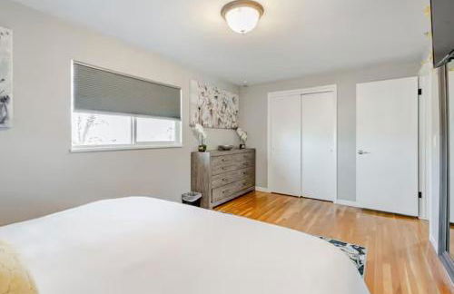 4 Bedrooms and 5 Beds with Game Room Only 5 min Drive to College and Perfect for Family's - Foto 32