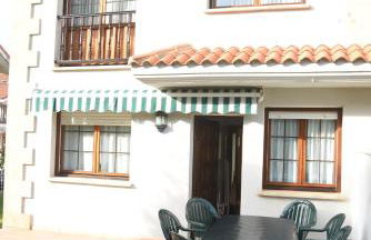 Chalet en urbanización con piscina - Foto 8