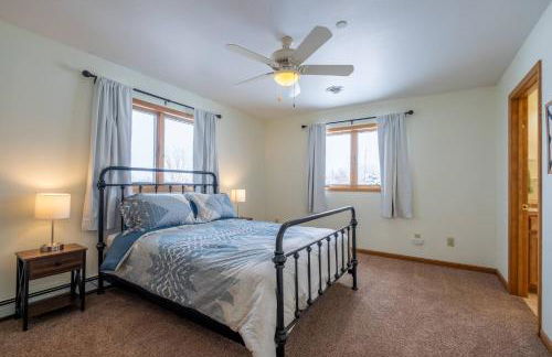 Mountain View Home w/Hot Tub - Close to Downtown! - Foto 14