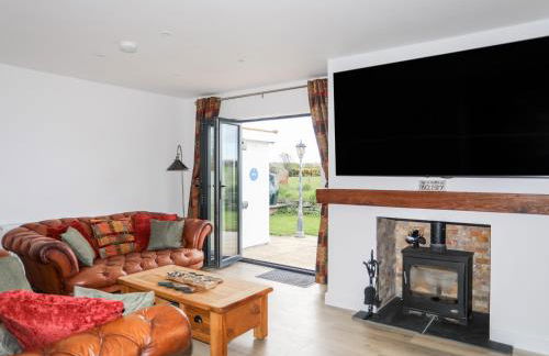 The Hawthorns - Photo 1