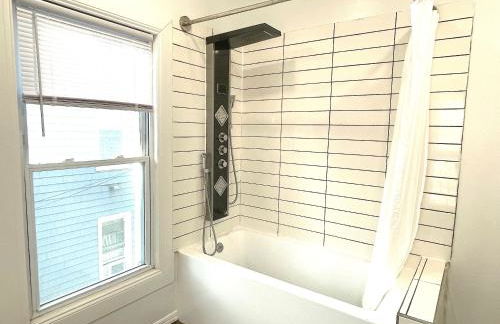 Gorgeous Victorian House!! Entire suite in SAM's home - Foto 51