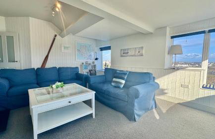 HEADLANDS-2 BED-SEA VIEW APARTMENT-TREARDDUR BAY - Photo 2