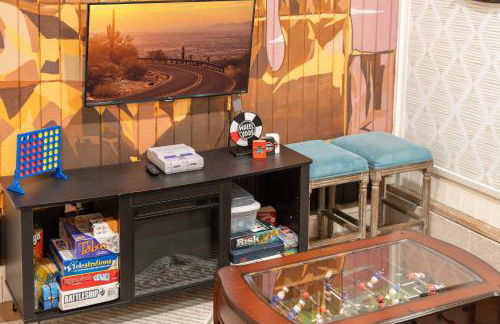 Walk to GC Train Depot and Route 66, king beds, game room, BBQ, firepit - Photo 31