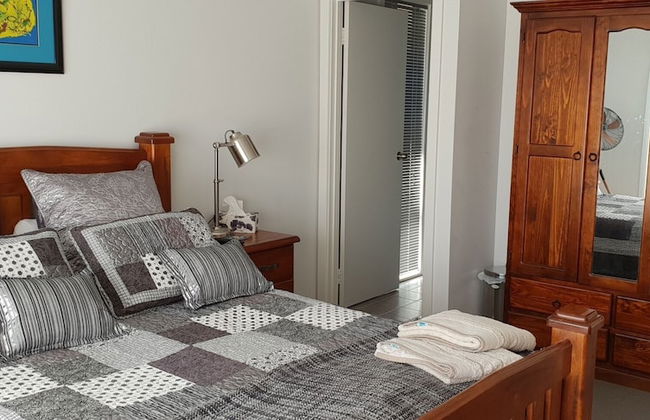 Trading Places - Photo 2