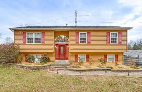 4 Mi to Hudson River Cozy Newburgh Home! - Foto 1