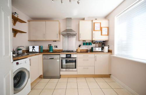 Cherish Stays spacious & amazing 3 Bed House in Hayes & Heathrow - Foto 14