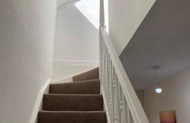 Large, 3 Floors, Quiet, Sleeps 16, 4 Bathrooms, 5 Parking, Semi rural Leicester - Foto 44