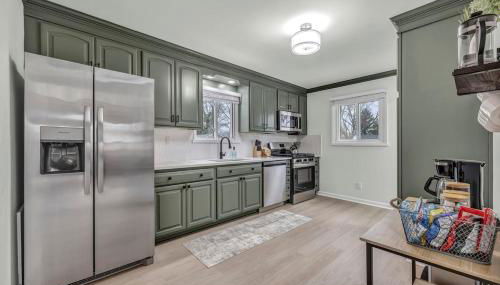 NEW! Modern Retreat Near CLE-Game Room-Renovated - Foto 2