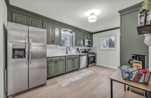 NEW! Modern Retreat Near CLE-Game Room-Renovated - Foto 2