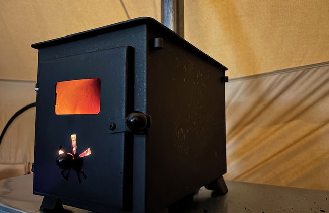 Cozy Winter Hot Tent With Log Burner, Tv & Hot tub - Foto 8