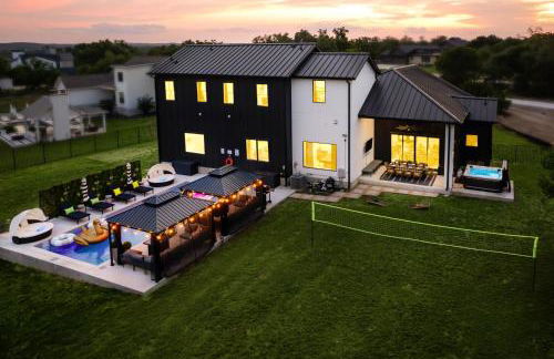 Designer Home with Hot Tub BBQ & Hill Views - Foto 44