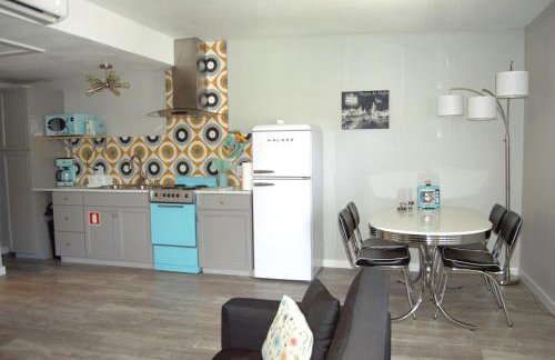 Take it back to simple times with this Retro Retreat! - Foto 4