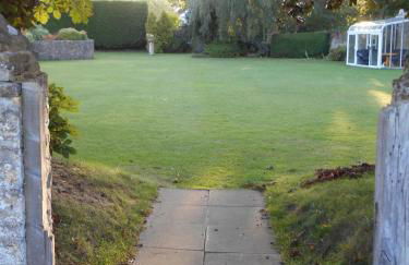 Charney Manor - Photo 18