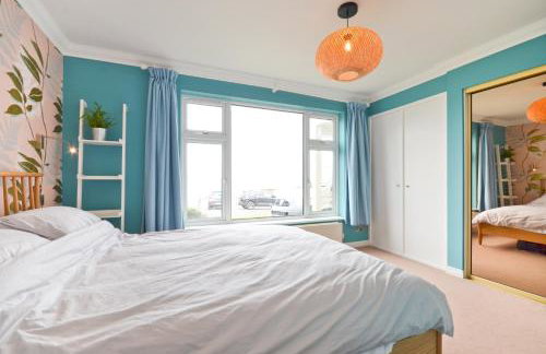 Princes Esplanade-Beachfront House with Balcony a stone throw from Gurnard Beach - Foto 24