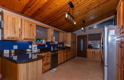 Lakefront Family Home Private Dock with Huge Views - Foto 9