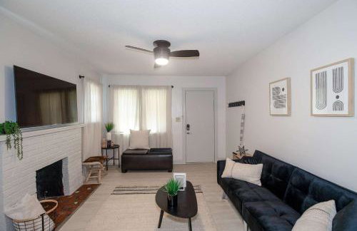 Home Sweet Home - Loft 3 BR - 1 BA WIFI SMART TV - Photo 4