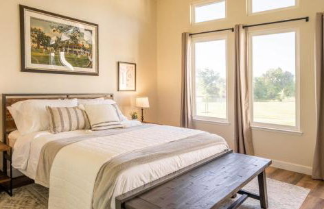 Riverfront Beauty with Pickle Ball Court - Foto 38