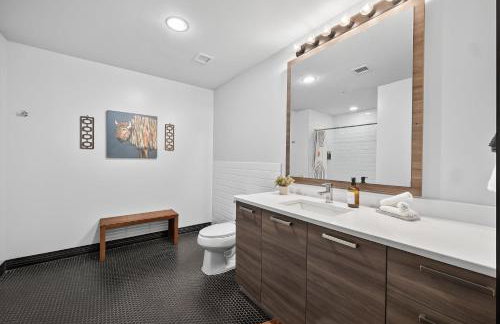 The Magnolia - Farmhouse Loft - Sleeps 10 - Valet - Foto 15