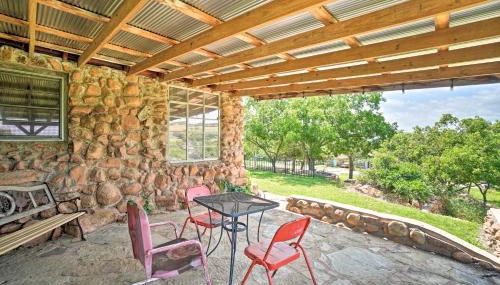 Enchanting Hilltop Cottage in Medicine Park! - Foto 2
