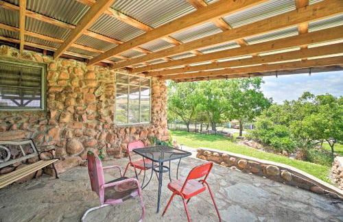 Enchanting Hilltop Cottage in Medicine Park! - Foto 2