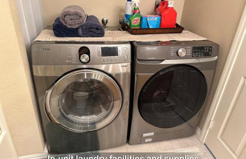 Entire Private Home with 3 Bedrooms 2 Bathrooms, Family Home Free Pool, Tub and Parking, Available Now - Foto 35