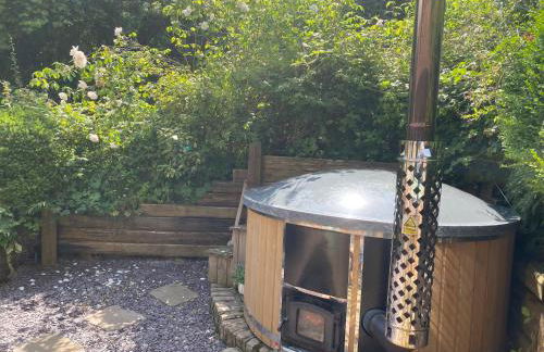 Romantic Cottage with Wood-fired Hot tub and Outdoor Pizza Oven - Foto 22