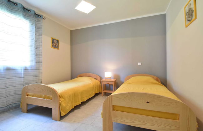 Holiday Home in Montclera With Sunny Garden, Playground Equipment and Private Pool - Foto 8