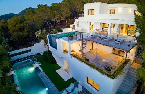 Modern Villa with Seaviews Sleeps 14 - Foto 50