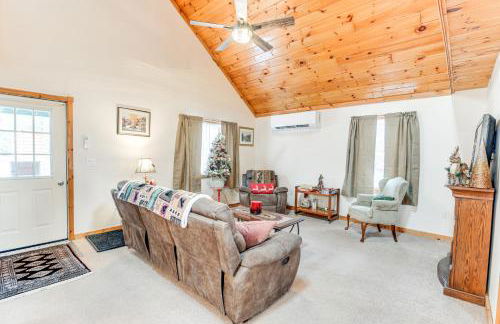 Charming and Cozy Cabin Near Lake Champlain! - Foto 4