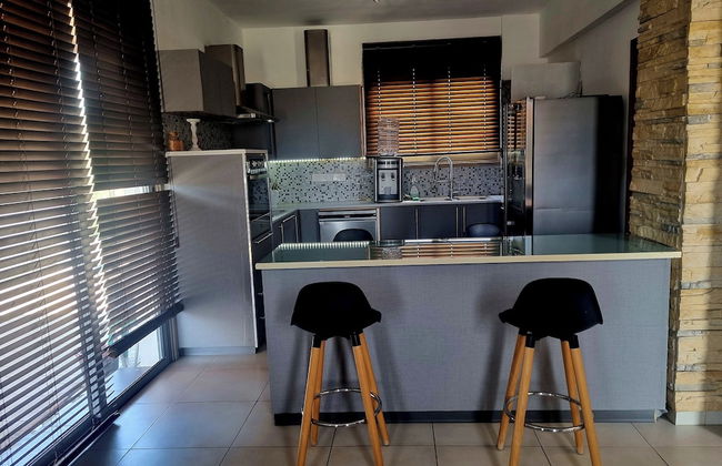 Impeccable 3-bed Villa in Nicosia - Photo 6