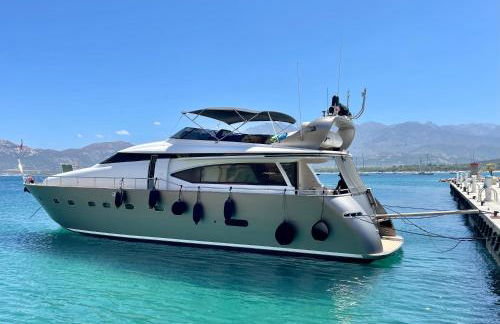 MotorYacht 21 avec équipage - Photo 1