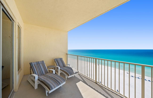 Beautiful Condo with Spacious Balcony to Enjoy Fascinating Ocean View - Unit 1002 by RedAwning - Foto 33