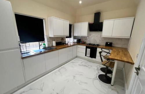 3 Bed - Sleeps 7 - Free Parking - Central Location - Foto 12