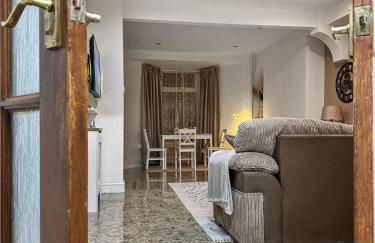 3 bed home in Tonypandy with Balcony View Room - Foto 11