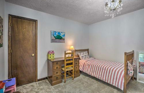 Quiet Home with Fire Pit - 1 Mi to Downtown Acworth! - Foto 17