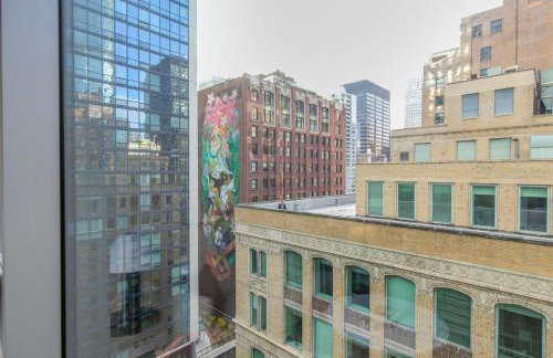 Loop jr 1br w game room nr park riverwalk CHI-1013 - Photo 5