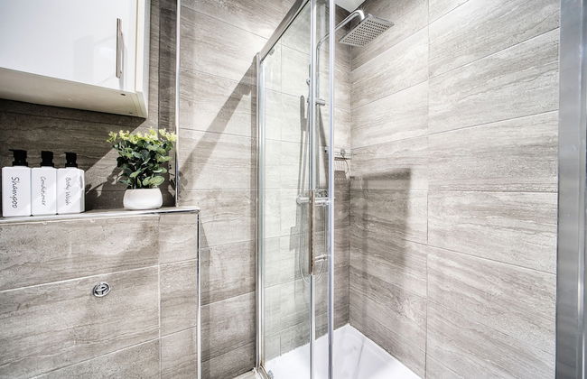 Spacious 1 Bedroom Near Hospital - Foto 13