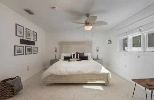 Surfs Up - retreat at the beach with heated pool - Foto 20