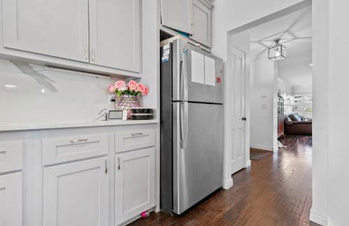 Luxury Pool Oasis- Near Stadium, Tennis and Golf - Photo 10