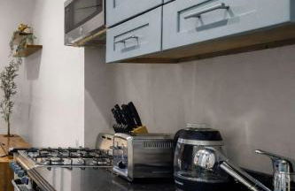 Modern Manhattan Haven Near Everything - Photo 5