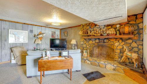 Couple’s Smith Mtn Lake Getaway w/ Private Beach - Foto 5