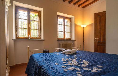 Experience the charm of Tenuta Le Caselle, a cozy farmhouse surrounded by nature and comfort! - Foto 13