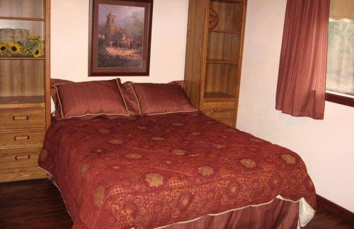 Secluded Lodge with a Private Pond and a Hot Tub near Bastrop, Texas - Foto 14