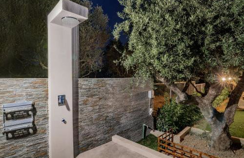 Antonia Villa - Luxurious Serenity with Private Pool, by ZanteWize - Foto 54