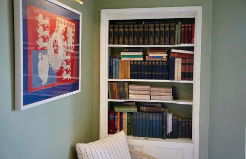 Spacious Cotswold Home for Groups, Country Escape - Photo 9