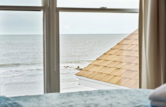 Oceanfront w/ Pool, Panoramic Deck Views, 5bdr Folly Ocean Breeze by Avantstay - Foto 39