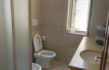 Confortevole e Luminoso Appartamento 100mq a Falerna con Vista sul Paese e sul Promontorio con Free WiFi Free Parking e Smart TV - Foto 10