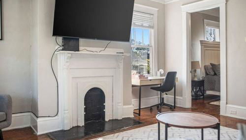 Old Dauphin Way Historic Home - Unit 2 - Photo 4