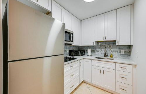 Naples Condo with Pool - Walk to Dining and Beach - Foto 8