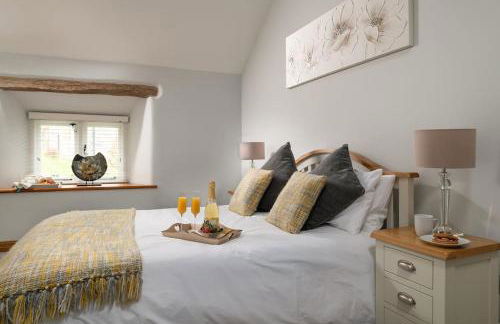 GORSE BARN - A cosy barn conversion in North Wales with a log burner - Photo 17